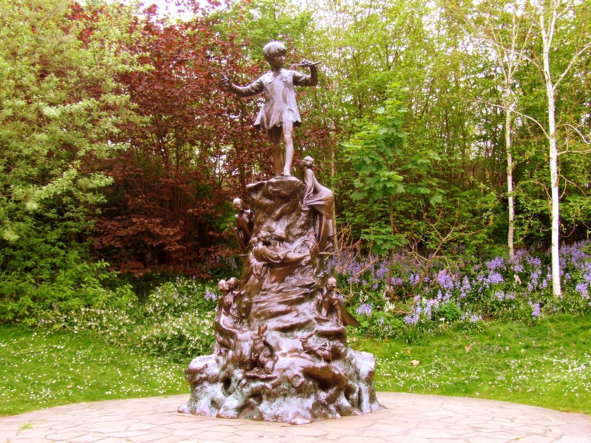 La estatua de Peter Pan en Kensigton Gardens