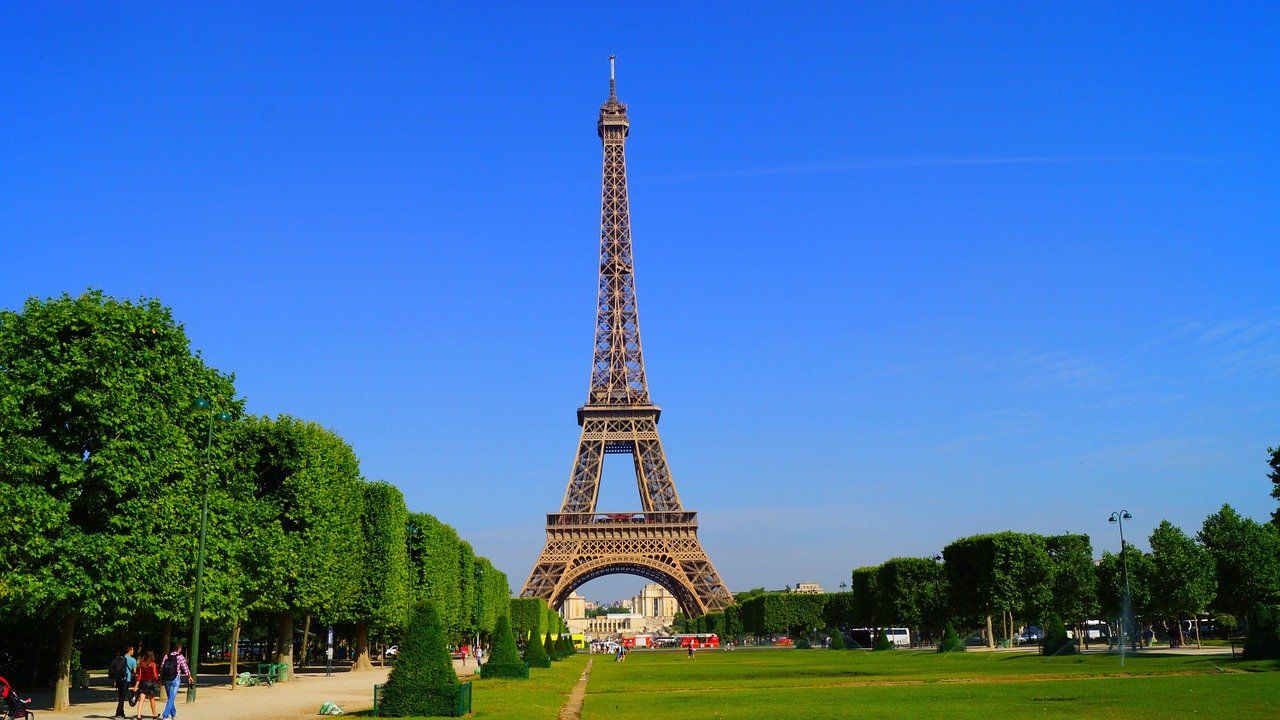 Alt Torre-Eiffel_Planes-gratis-en-Paris, title Torre-Eiffel_Planes-gratis-en-Paris