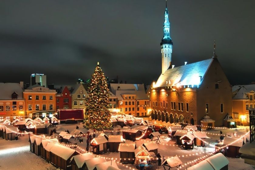 Alt mercados-navideños-en-europa_tallin_intercambio-de-casas, title mercado-de-navidad_tallin_intercambio-de-casas