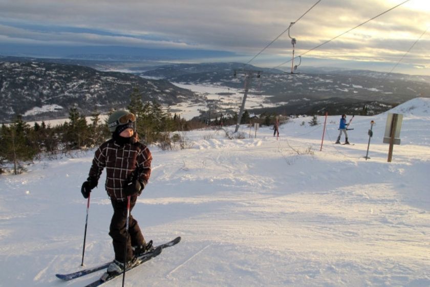 deportes de invierno viajes a la nieve esquiar nino intercambio de casas